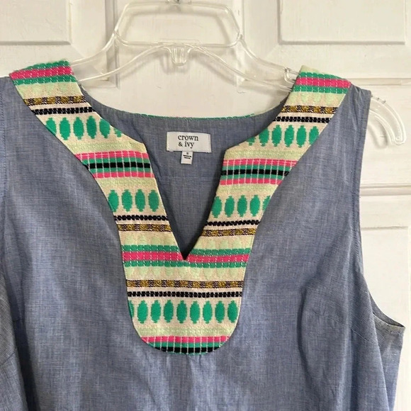 Crown and Ivy Blue Tank Size Small - Picture 2 of 3